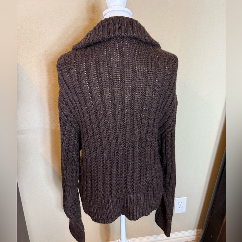 525 America size medium chunky
Brown Cable Knit Women's Sweater - Picture 4 of 10